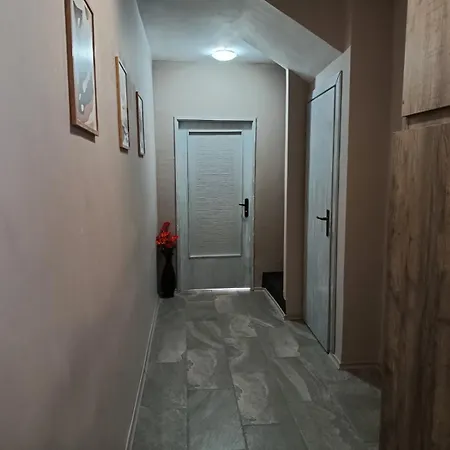 Apartmán мезонет мени - две спални и две бани
