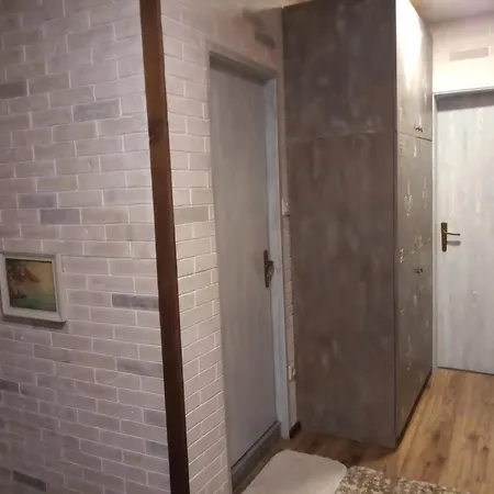 мезонет мени - две спални и две бани