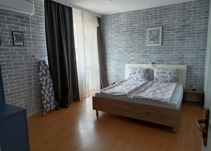 мезонет мени - две спални и две бани