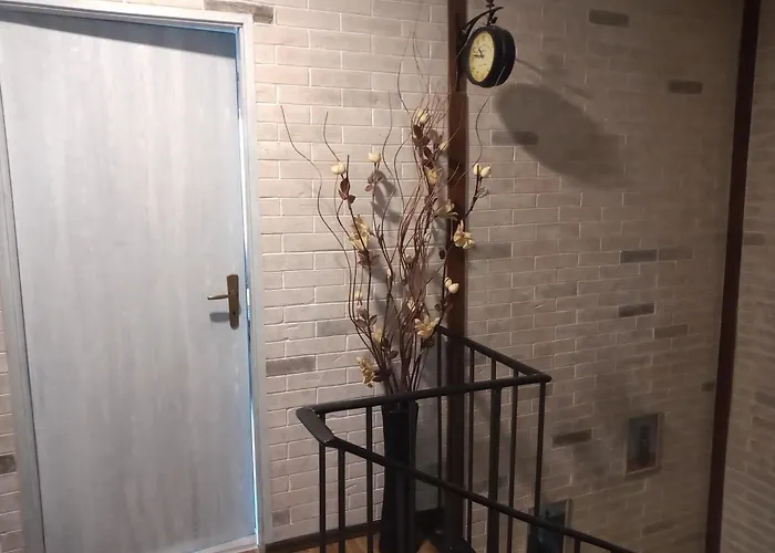 мезонет мени - две спални и две бани *